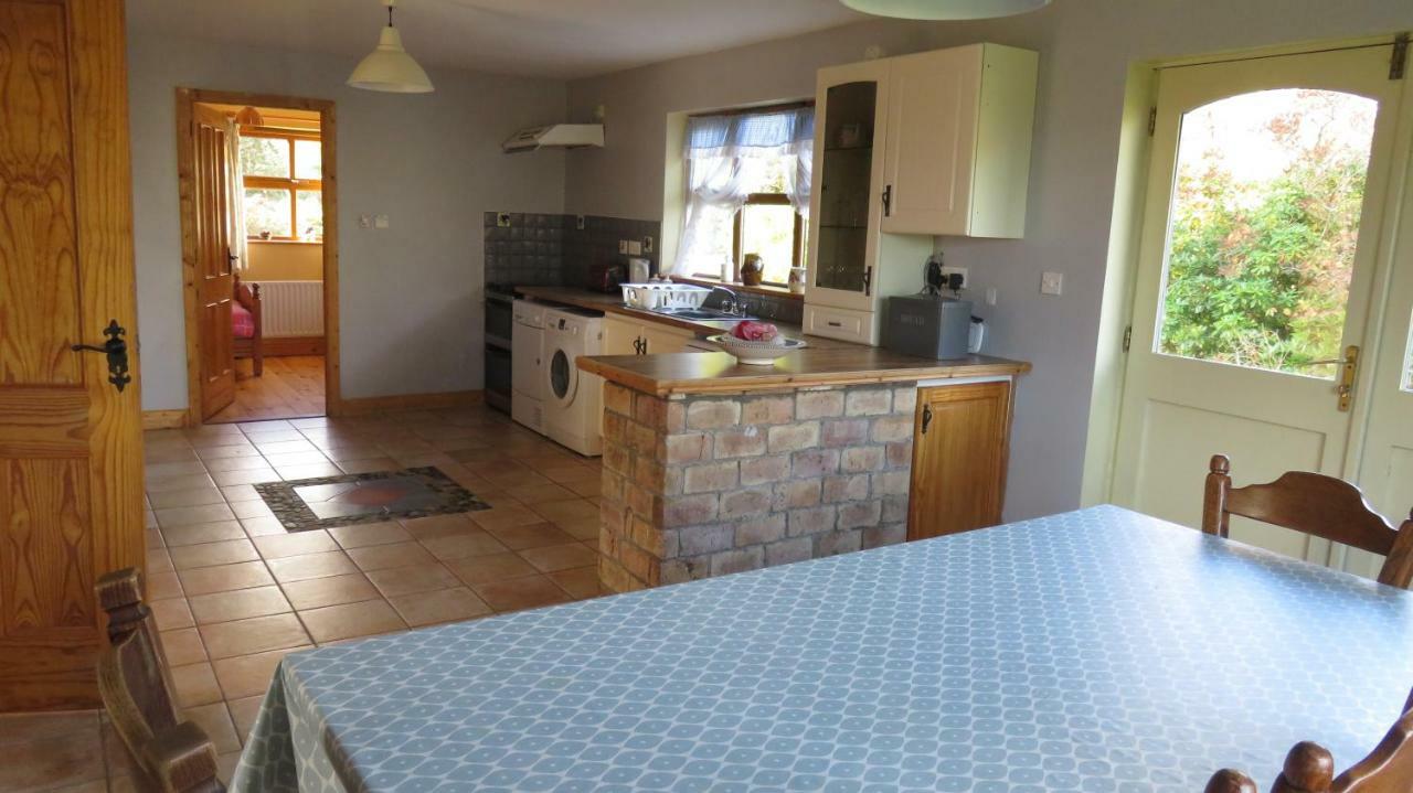 Heatherhill Farm Cottage In Letterfrack Beside Connemara National Park מראה חיצוני תמונה