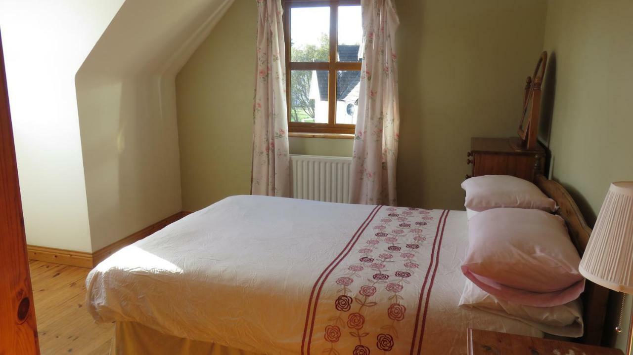 Heatherhill Farm Cottage In Letterfrack Beside Connemara National Park מראה חיצוני תמונה
